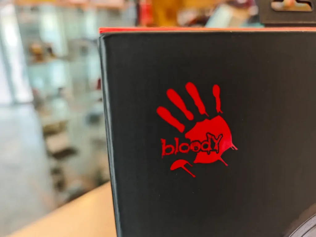 Krvava ruka Bloody logo prepoznatljiv znak gejmerske opreme