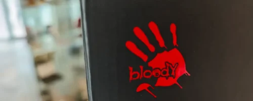 Krvava ruka Bloody logo prepoznatljiv znak gejmerske opreme