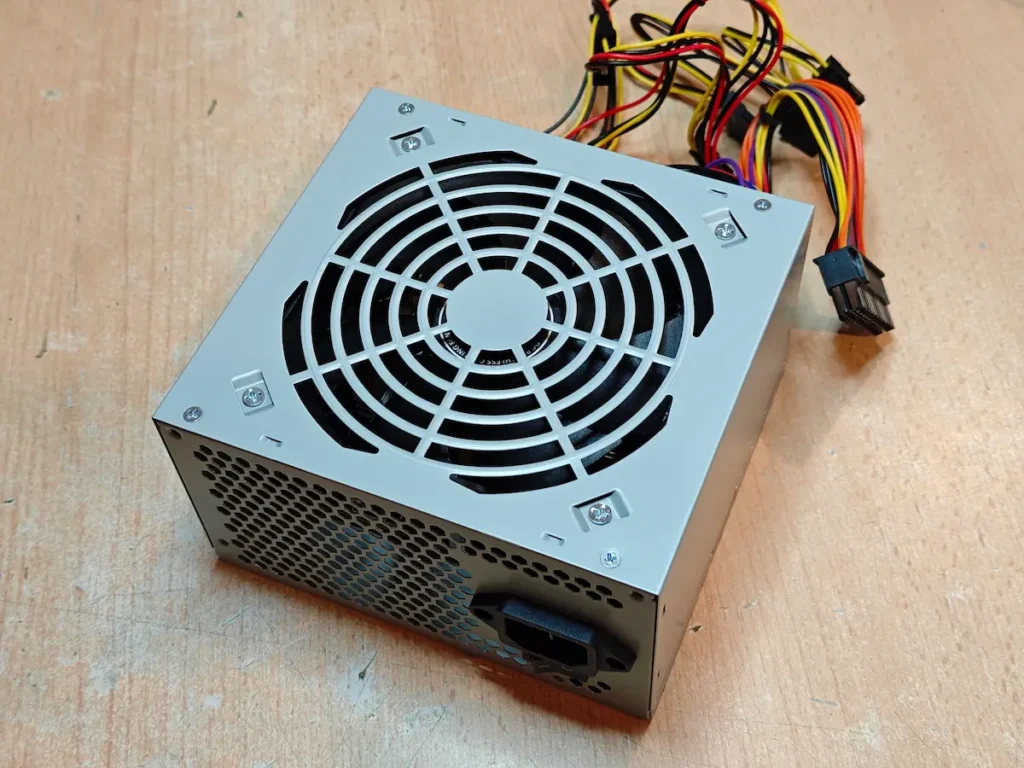 Standardno napajanje za kancelarijske i starije računare, pristupačno i ekonomično rešenje