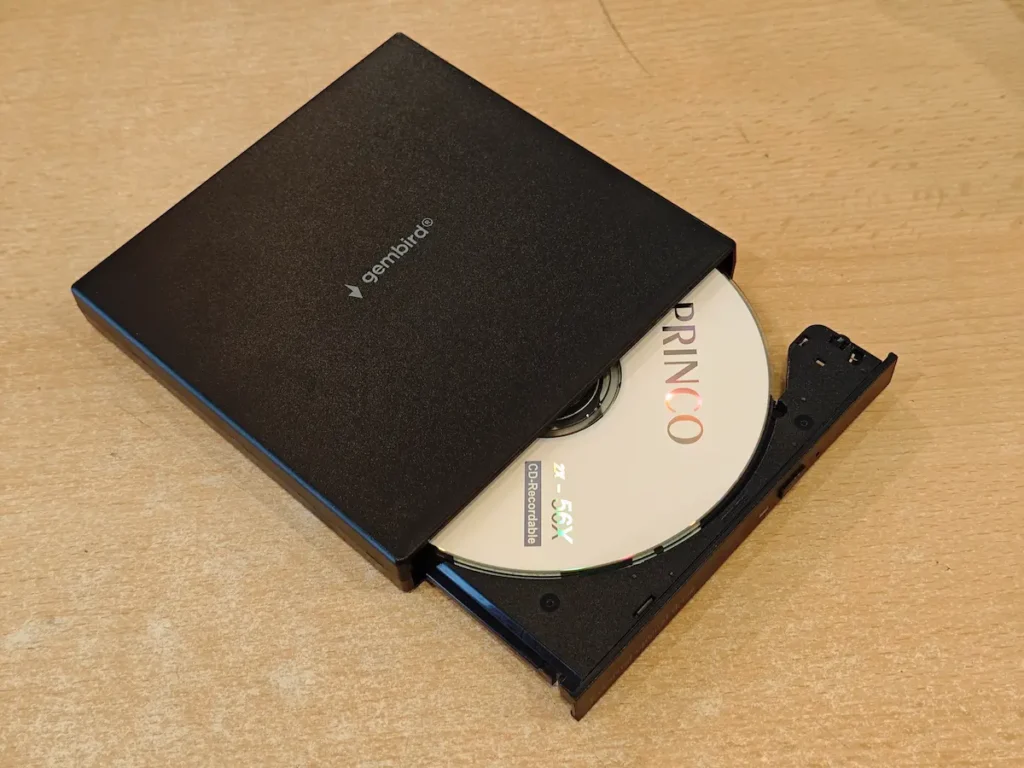 Čitanje starih CD i DVD diskova pomoću eksternog rezača