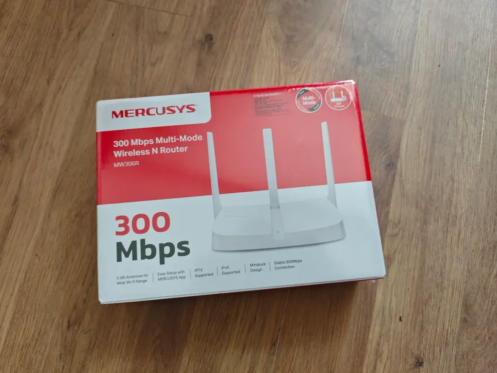 Standardni N300 Wi-Fi ruter koji ograničava brzinu optičkog interneta