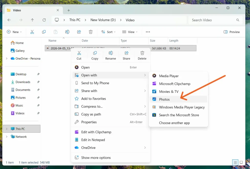 Desni klik na video fajl i biranje opcije Open with Photos u Windows 11 operativnom sistemu