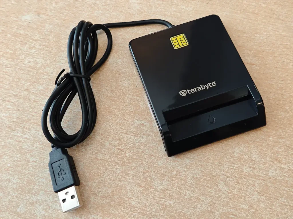 Univerzalni Terabyte USB čitač pametnih kartica