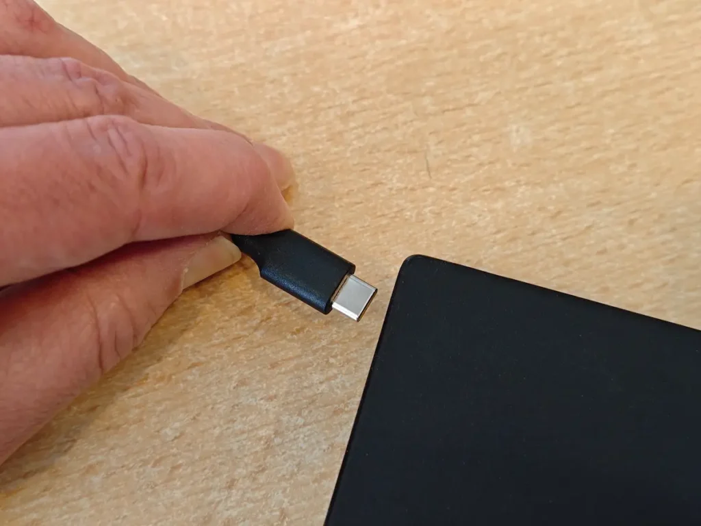 Pravilno obostrano povezivanje Type-C konektora u laptop