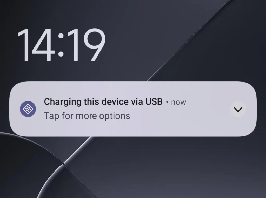 Notifikacija na telefonu koja označava samo punjenje preko USB kabla