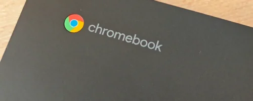 Krupan plan Chromebook logoa na kućištu laptopa