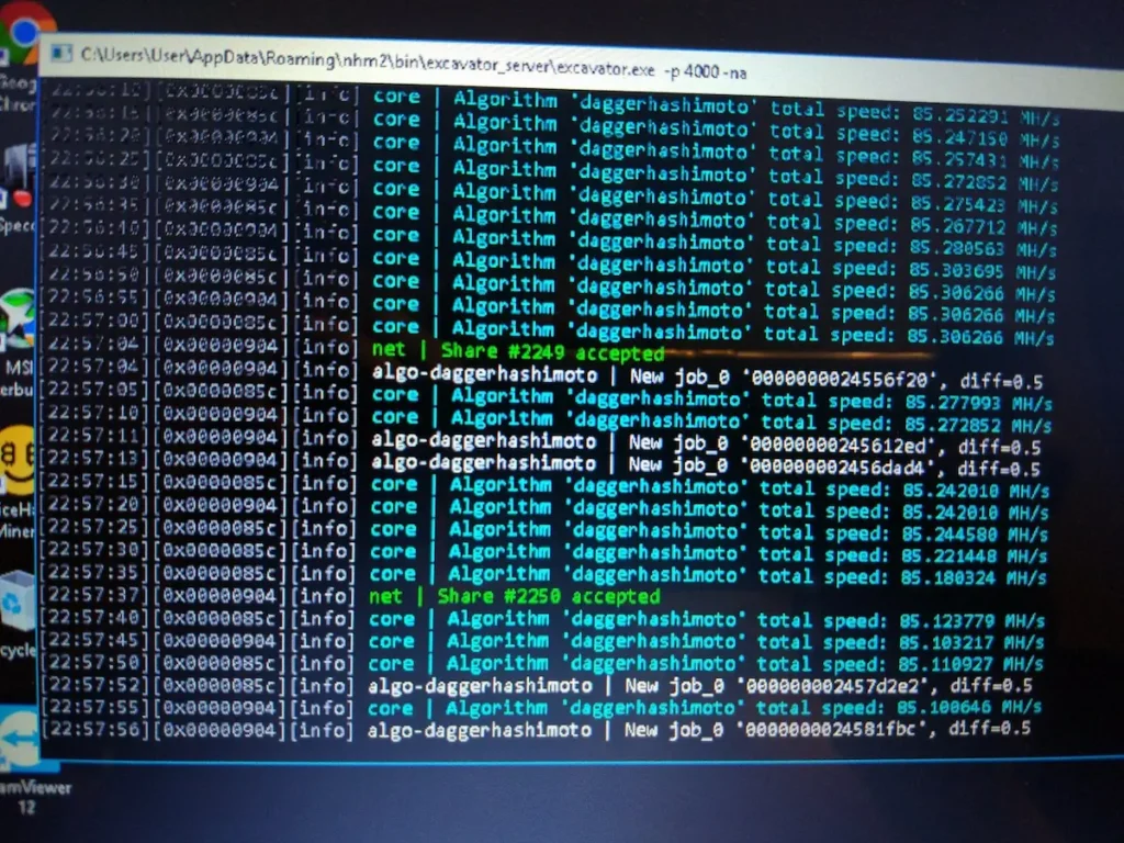 Ekran računara koji prikazuje softver za rudarenje Ethereuma i brzinu u megahešima