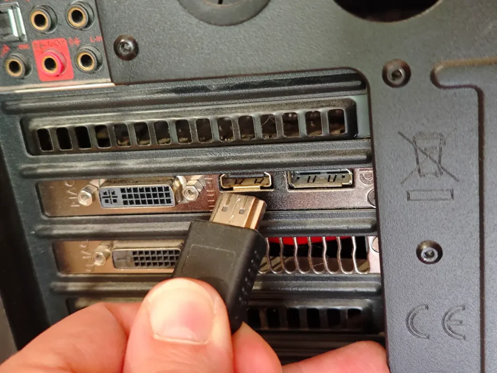 Povezivanje HDMI kabla na grafičku karticu računara