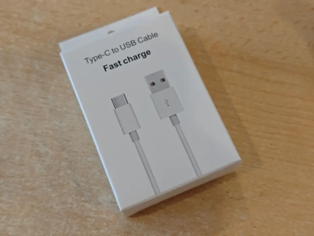 Kutija novog USB tip C kabla za punjenje i prenos podataka