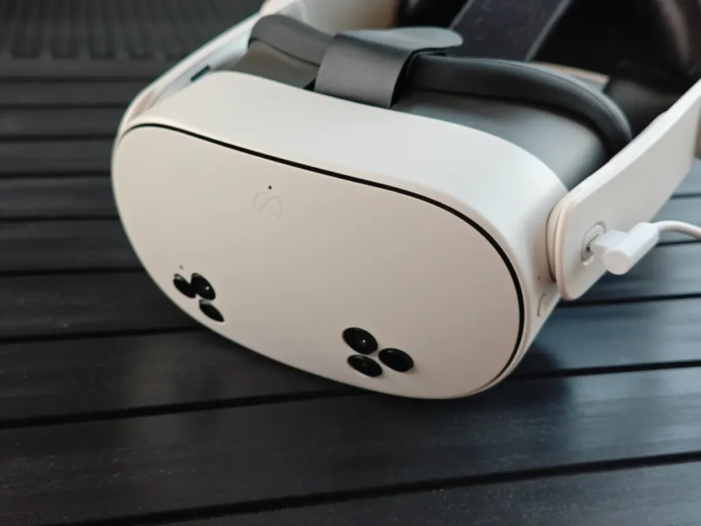 Prednje kamere na Meta Quest 3S VR uređaju za passthrough mod
