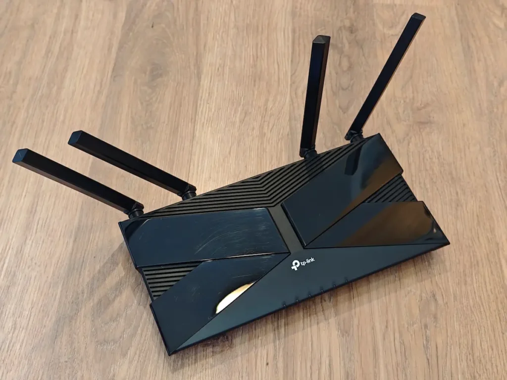 TP-Link Archer AX50 Wi-Fi ruter spreman za podešavanje u servisu