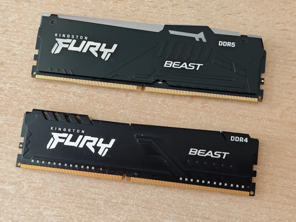 Fizička razlika između DDR4 i DDR5 RAM memorije