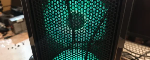 Zeleno ARGB osvetljenje na prednjem panelu PC kućišta