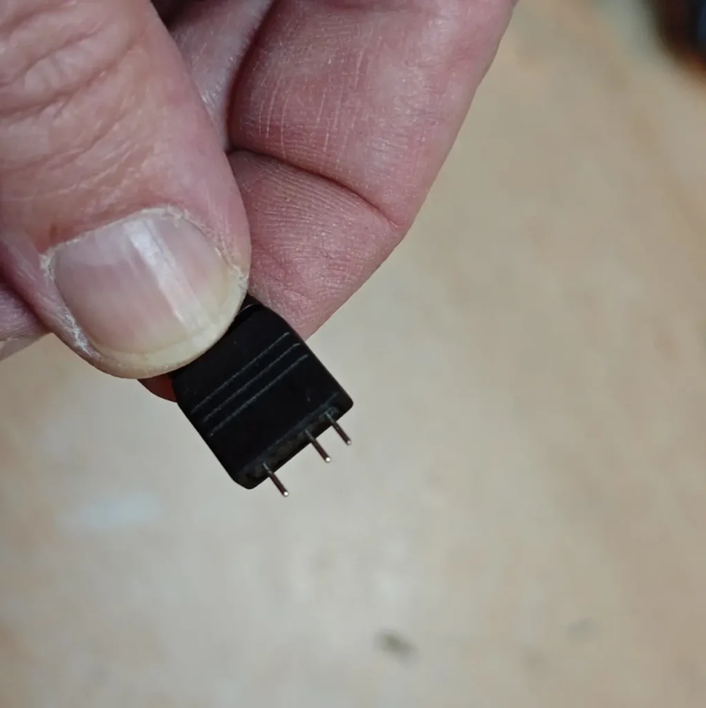 Ženski ARGB konektor sa 3 pina za povezivanje ventilatora