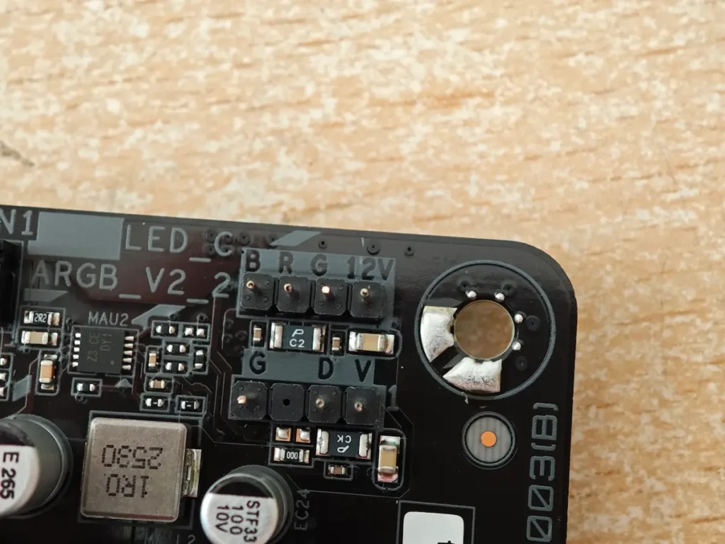 Razlika između 12V RGB i 5V ARGB konektora na matičnoj ploči